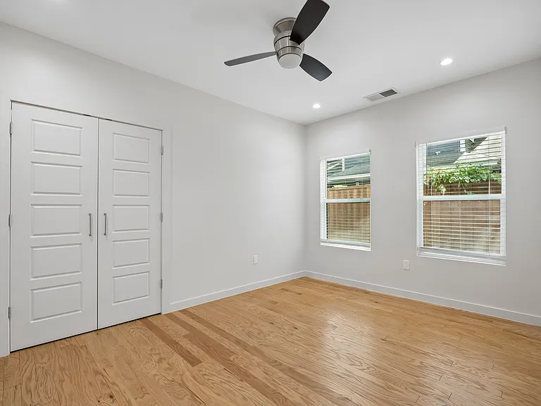 710 N Madison Ave — Photo 14