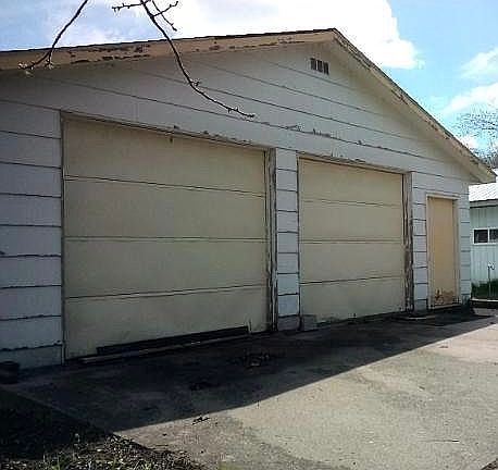 2nd image of 416 Linden St SE