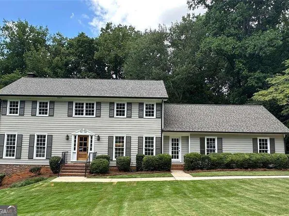 5143 Meadowlake Ln, Dunwoody, GA 30338