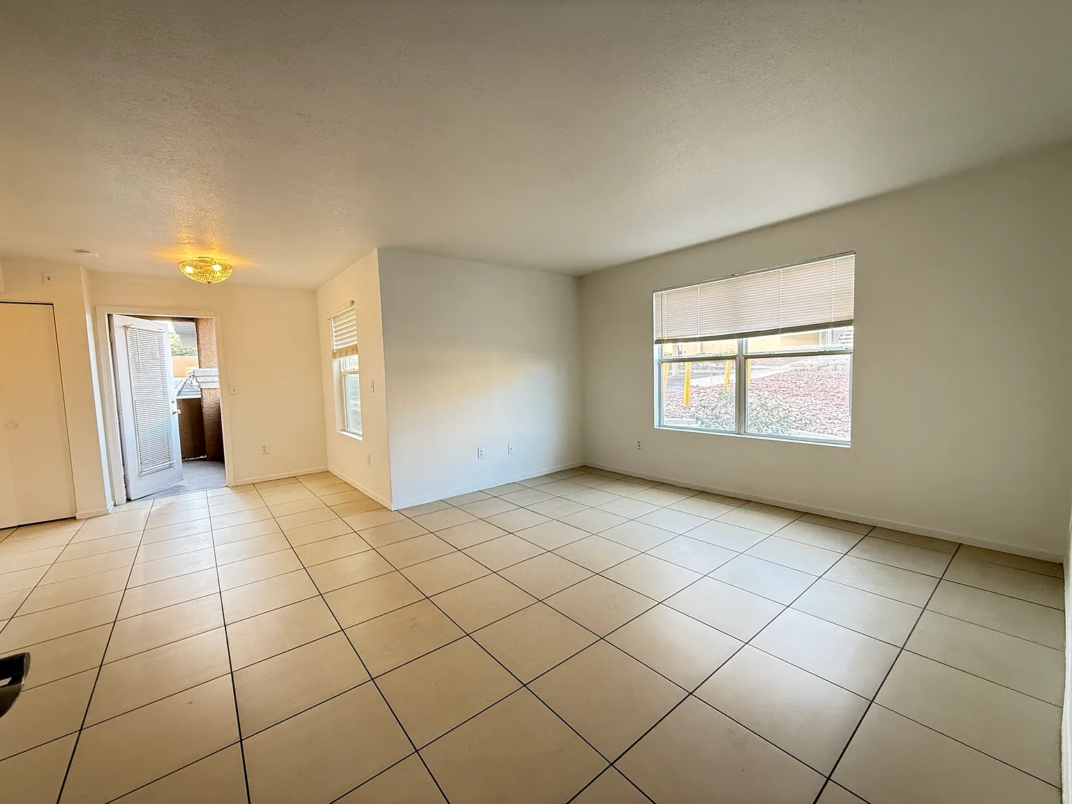 2 bed, 950 sqft, $1,790 — Photo 4