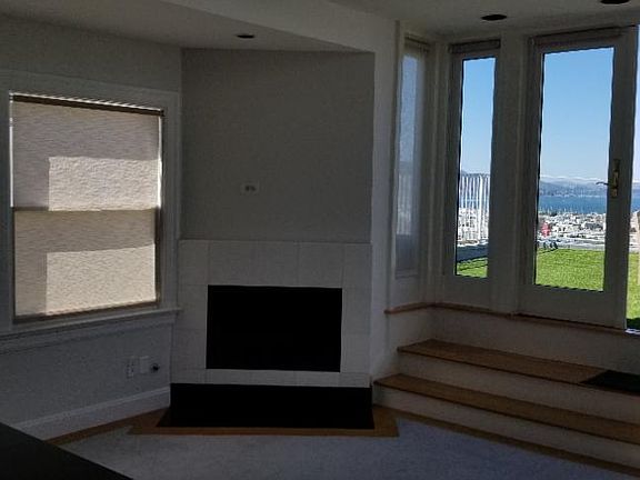 4th image of 2052 Green St APT 4