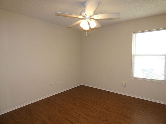 5th image of 6920 Meadow Way Ln