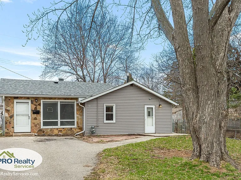 4516 Monroe St NE — Photo 1