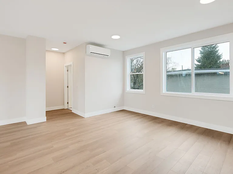 710 Catherine St — Photo 59