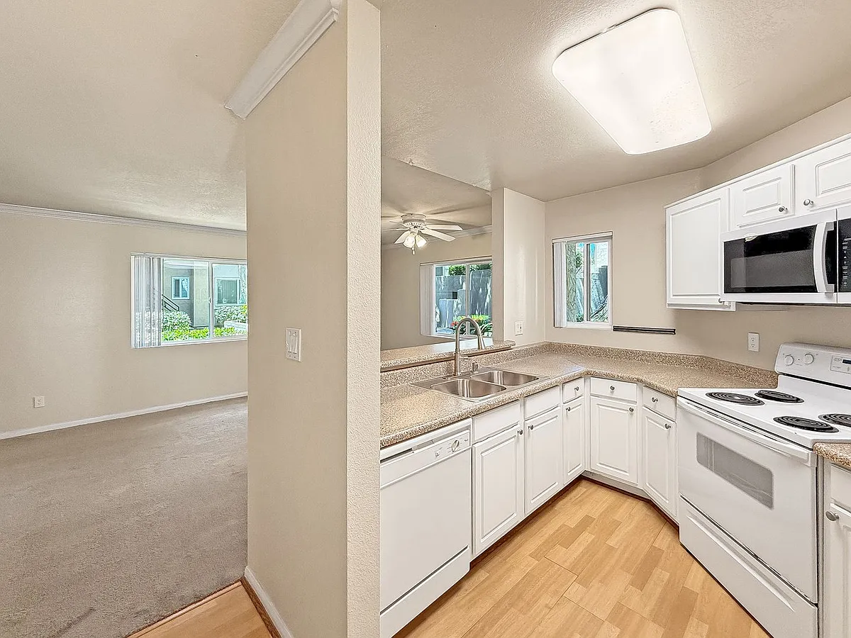 Building Photo - 7585 Charmant Dr #805