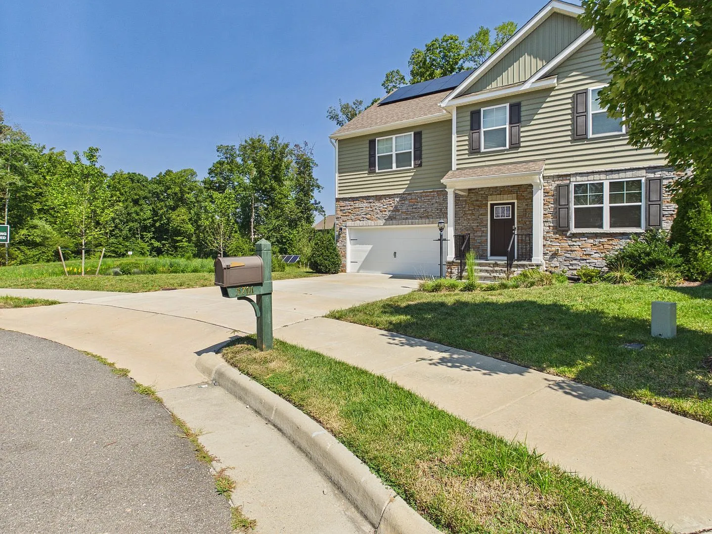 5 bed, 3.0 bath, 3200 sqft, $3,495 — Photo 3