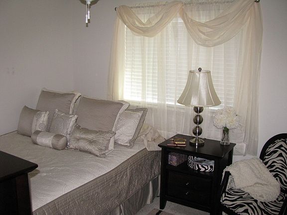 Elegant Guestroom