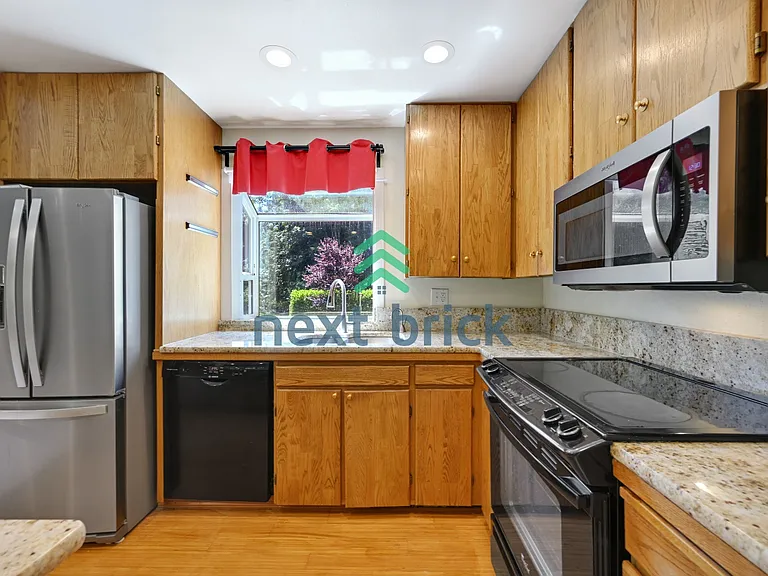 21638 SE 32nd Pl — Photo 5
