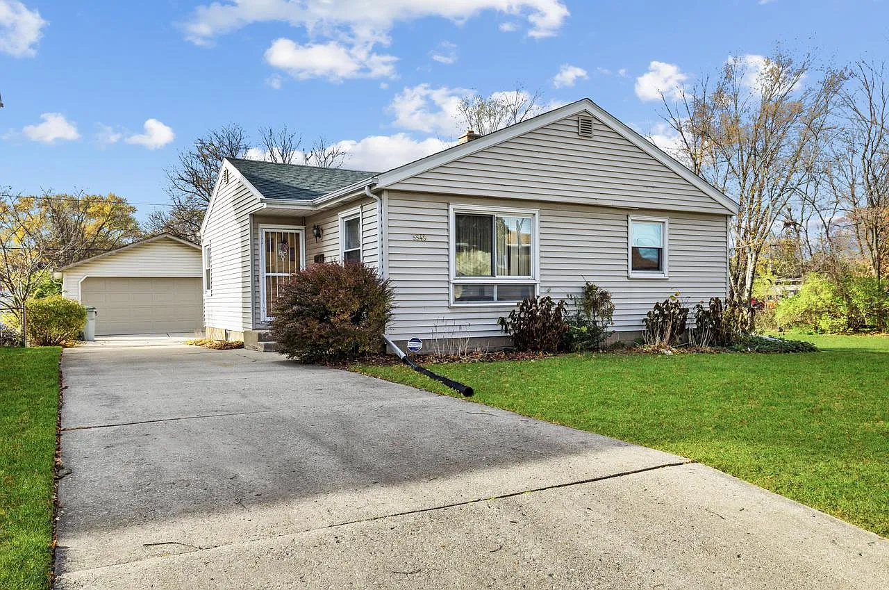 5549 North 53rd STREET photo 1
