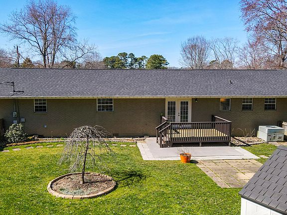 5th image of 3710 Hillside Dr NE