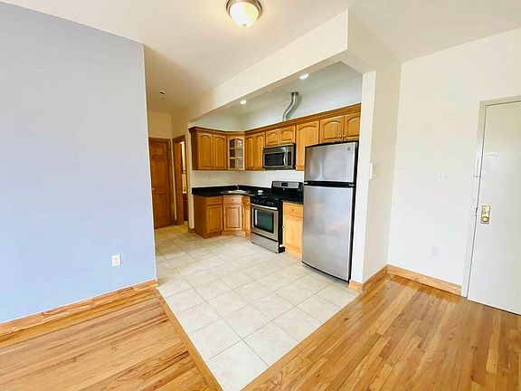3rd image of 38 Scholes St APT 2B