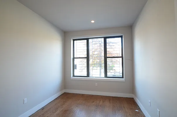 Rented by Miron Realty Group | media 92