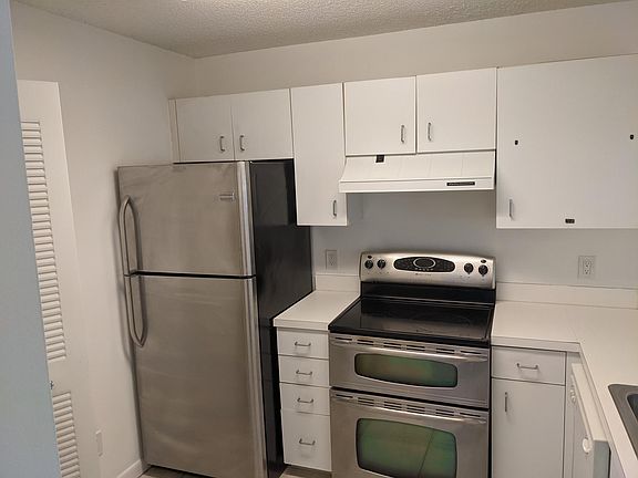 4th image of 1003 Coral Spring Dr #C
