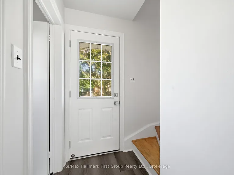 573 Sinclair St — Photo 16