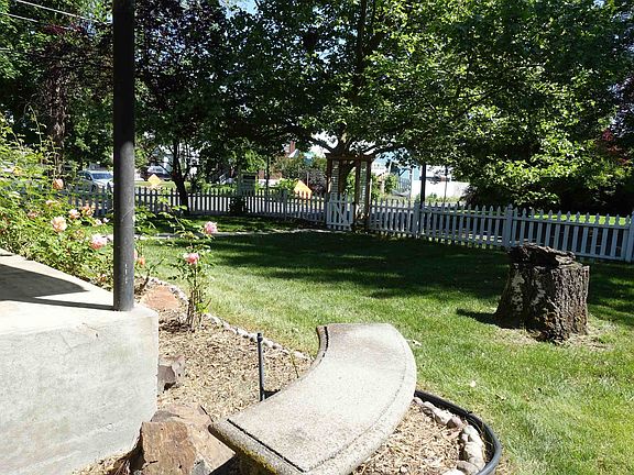 3rd image of 206 W Waverly Pl