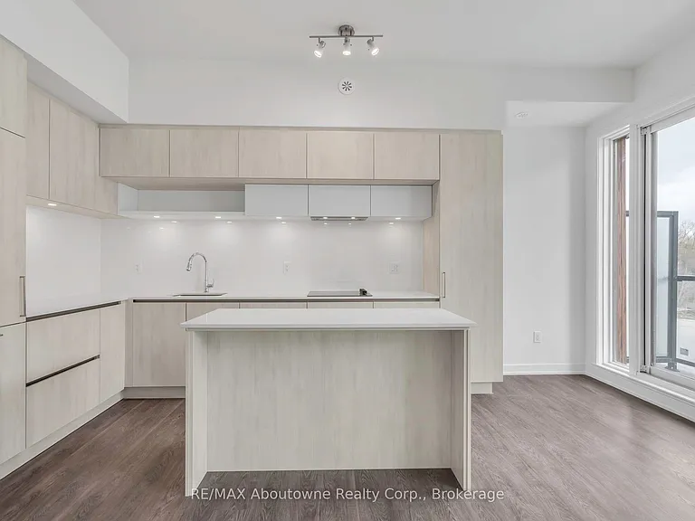2 Steckley House Ln #Townhouse 923 — Photo 3