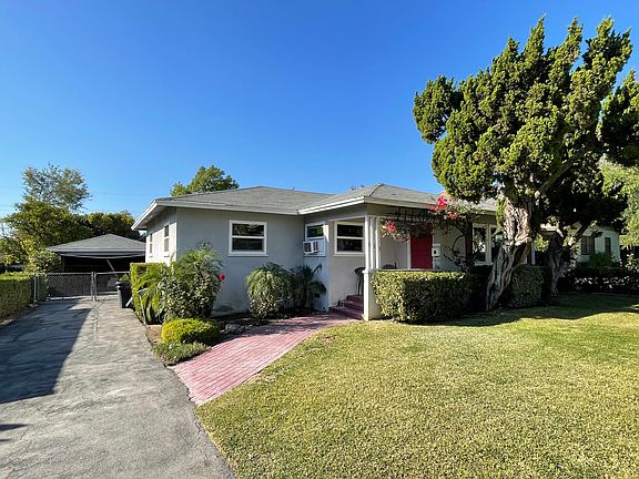 View with driveway.