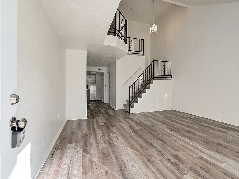 727 Vicksburg Ave — Photo 9