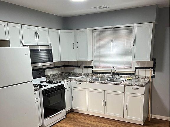 2nd image of 229 W Johnson St Unit 1A