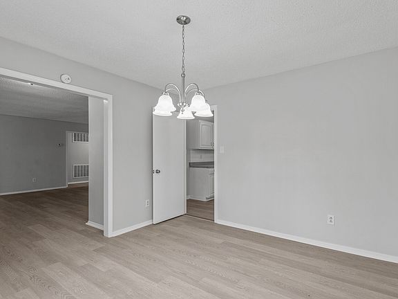 5th image of 4932 Whitewood Ln