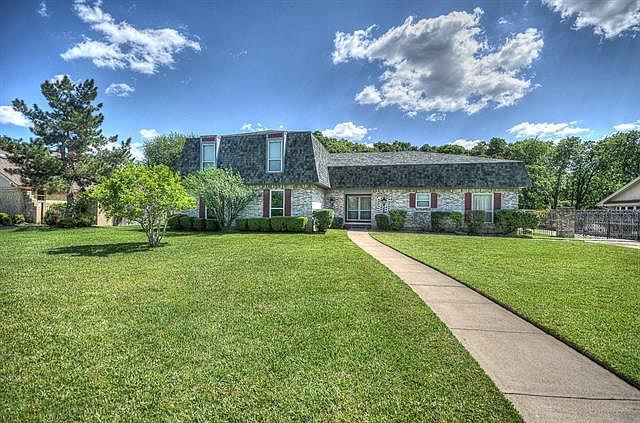1st image of 313 Briarwick Ln