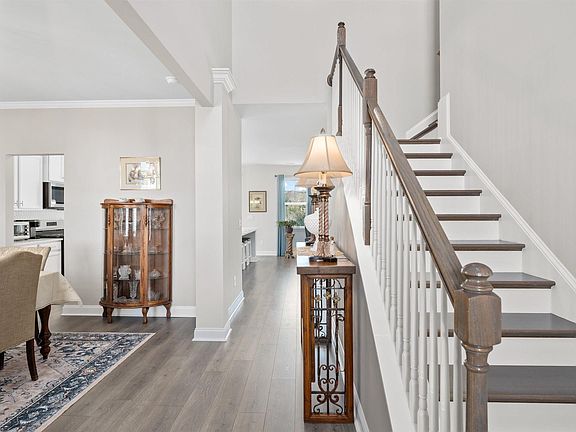 3rd image of 109 Cowan Pl.