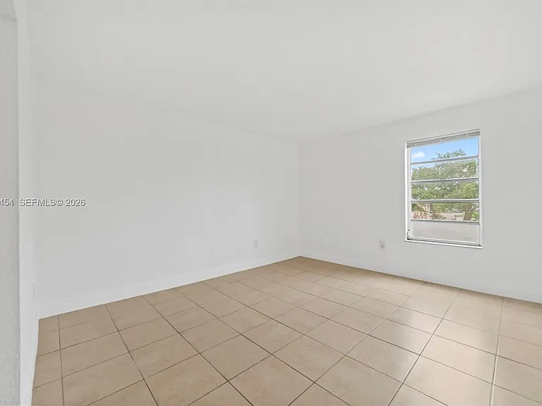 525 W 69th St #306 — Photo 9