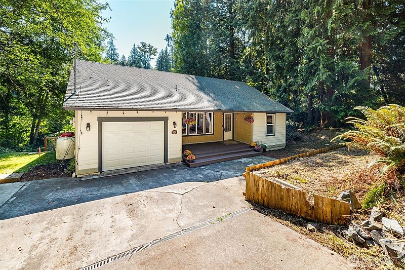 3rd image of 524 Rainbow Drive