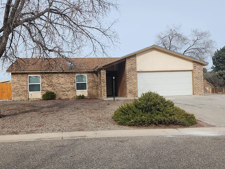 350 Littler Dr SE — Photo 1