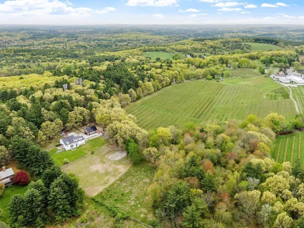 41 Pinnacle Rd, Harvard, MA 01451