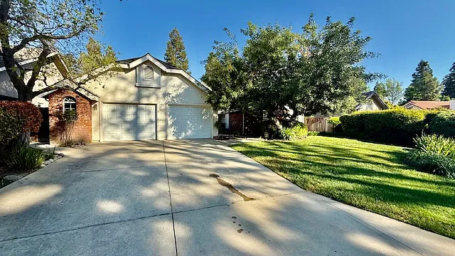 564 E Braddock Dr photo 1