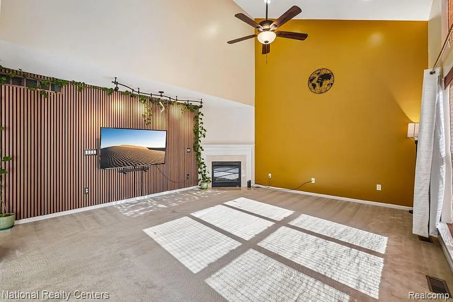 4 bed, 2.5 bath, 3762 sqft, $3,750 — Photo 4