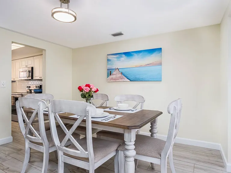 6836 Roxbury Dr — Photo 13