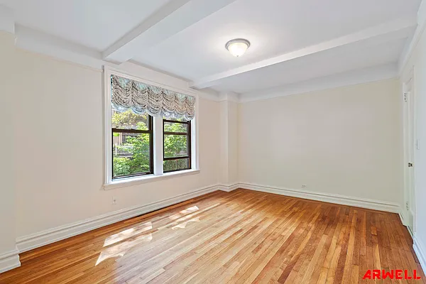 Rented by Arwell Realty | media 8