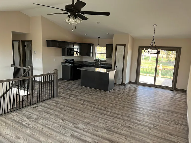 406 E Main St — Photo 6
