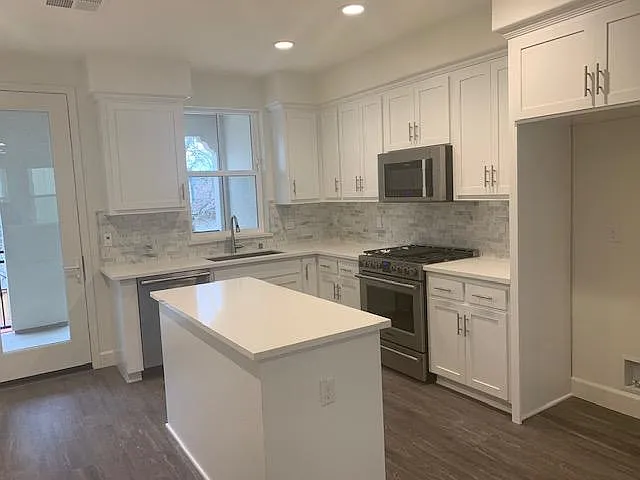 3 bed, 3.5 bath, 1820 sqft, $3,995 — Photo 2
