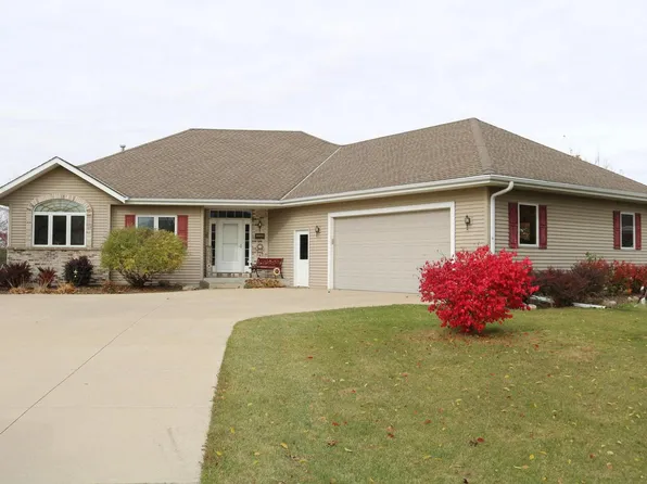 5220 High Ridge TRAIL, West Bend, WI 53095
