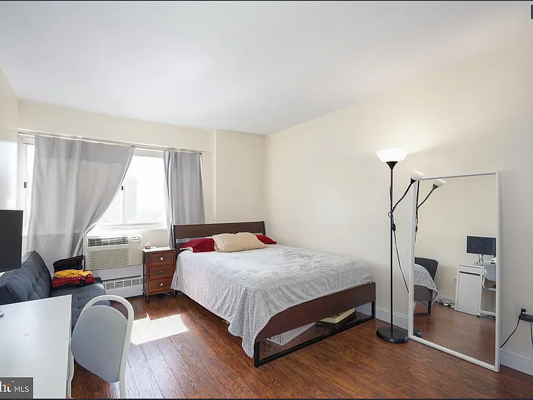 2101 Chestnut St #1110 — Photo 7