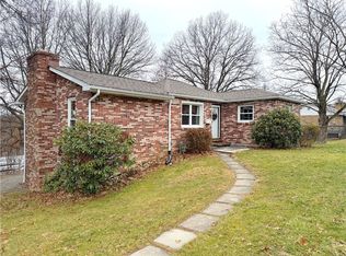 12180 Longview Dr, North Huntingdon, PA 15642