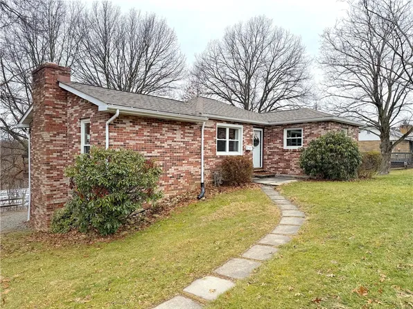 12180 Longview Dr, North Huntingdon, PA 15642