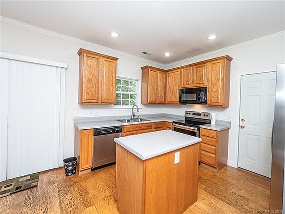5th image of 3236 Glen Summit Dr