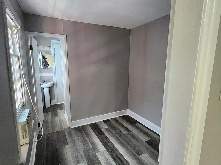 625 George St — Photo 17
