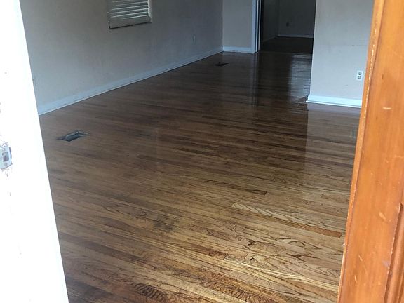 Front door to Bonus Rm #1