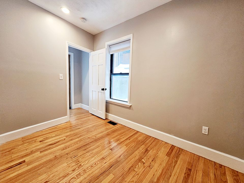 2nd image of 37 Sheafe St #12