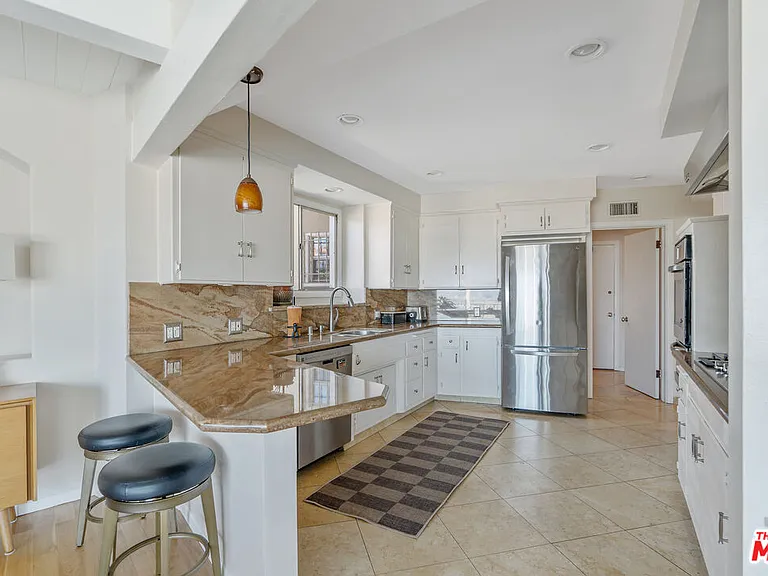 4246 S Cloverdale Ave — Photo 11