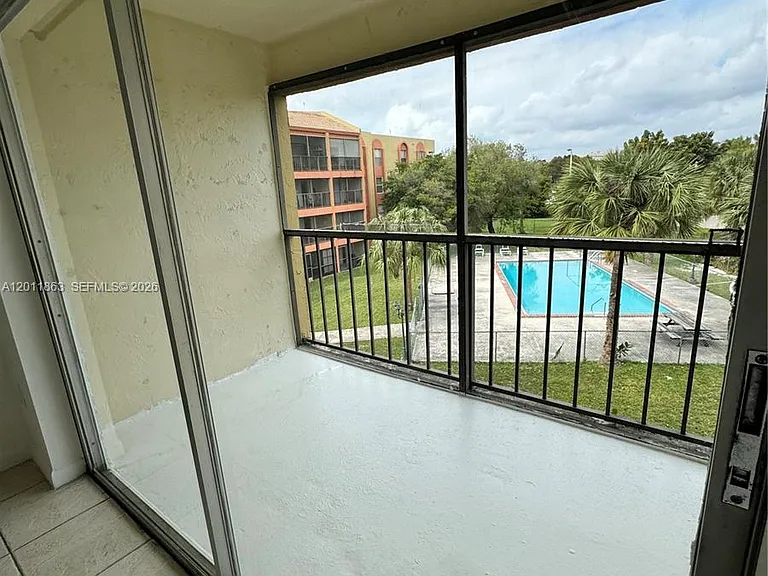 9405 W Flagler St #302-D — Photo 2