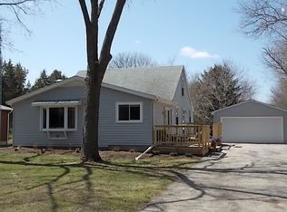 1451 N Breezeland Rd, Summit, WI 53066
