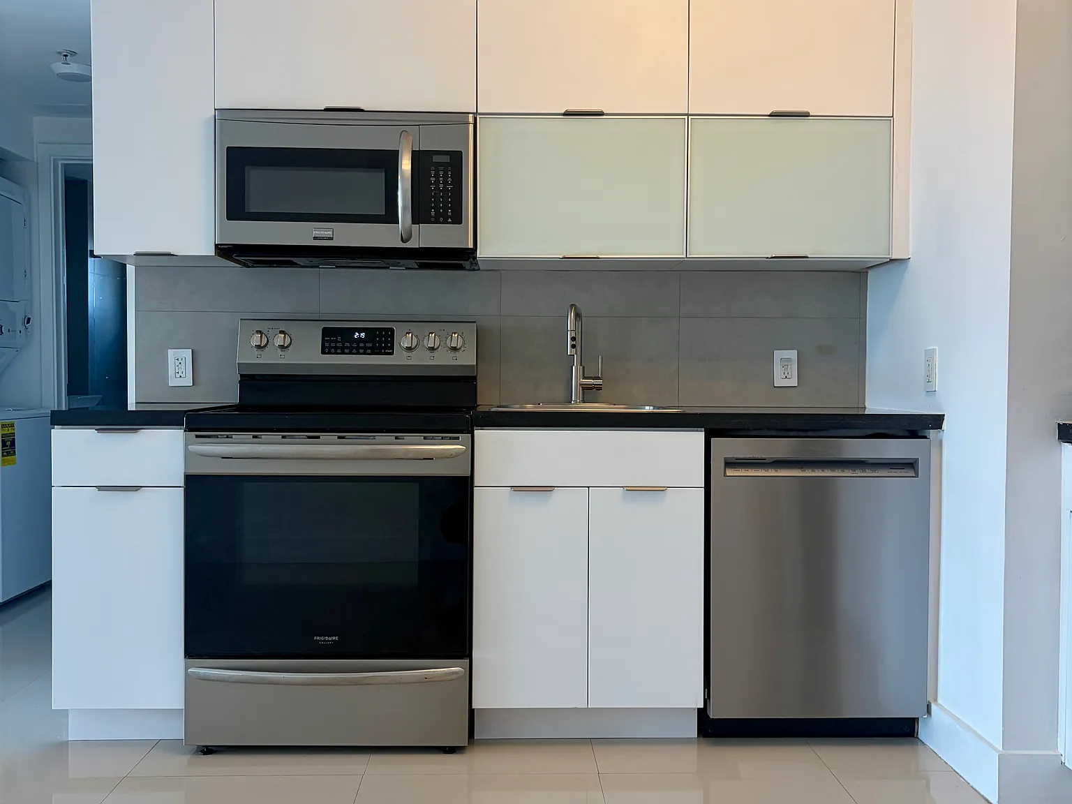 2 bed, 1080 sqft, $3,550 — Photo 2
