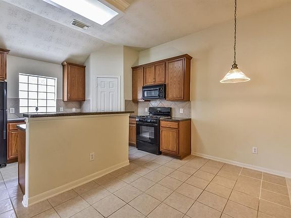 5th image of 15911 Pleasant Green Cir