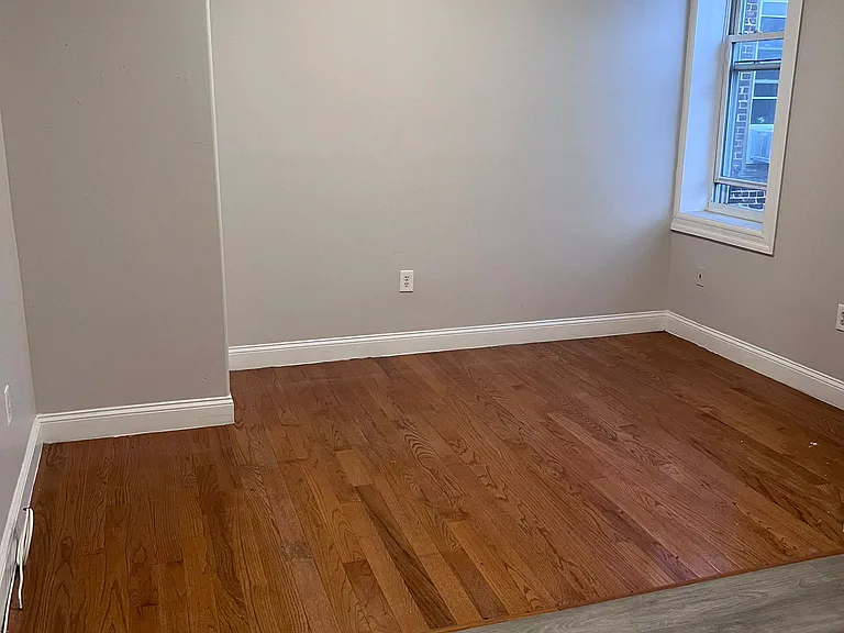 401 53rd St #25 — Photo 3